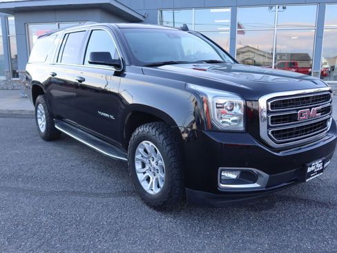 Used 2019 GMC Yukon XL SLT image 3
