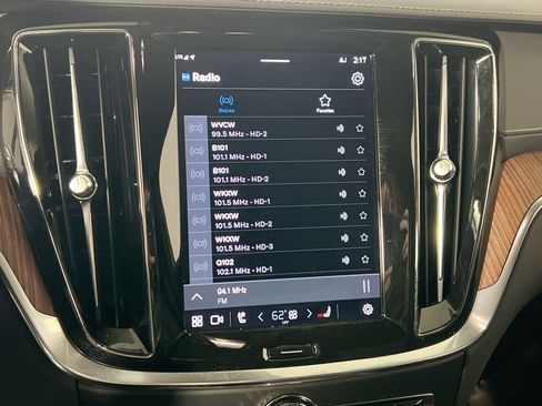 Used 2023 Volvo S60 B5 Ultimate w/ Climate Package image 15