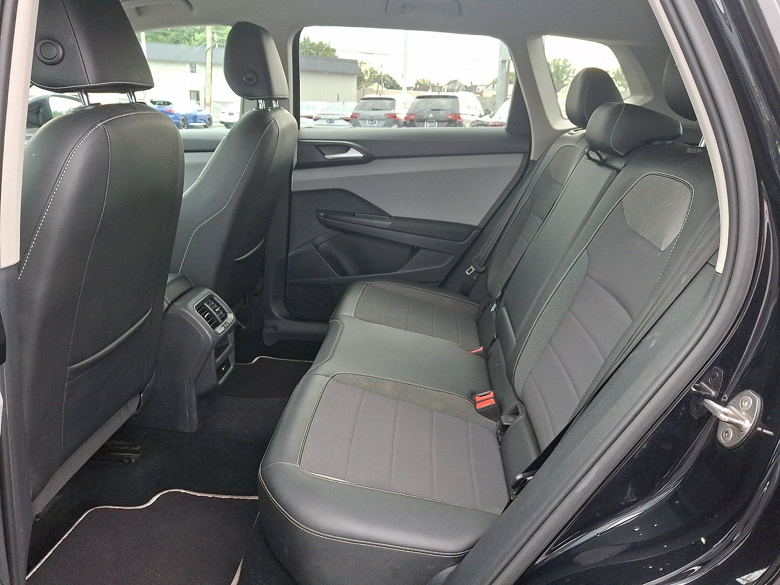 Used 2023 Volkswagen Taos SE FWD image 11