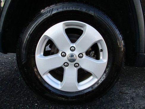 Used 2013 Jeep Grand Cherokee Laredo image 12