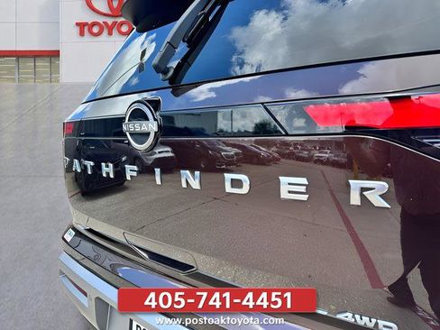 Used 2022 Nissan Pathfinder SL AWD/4WD image 29