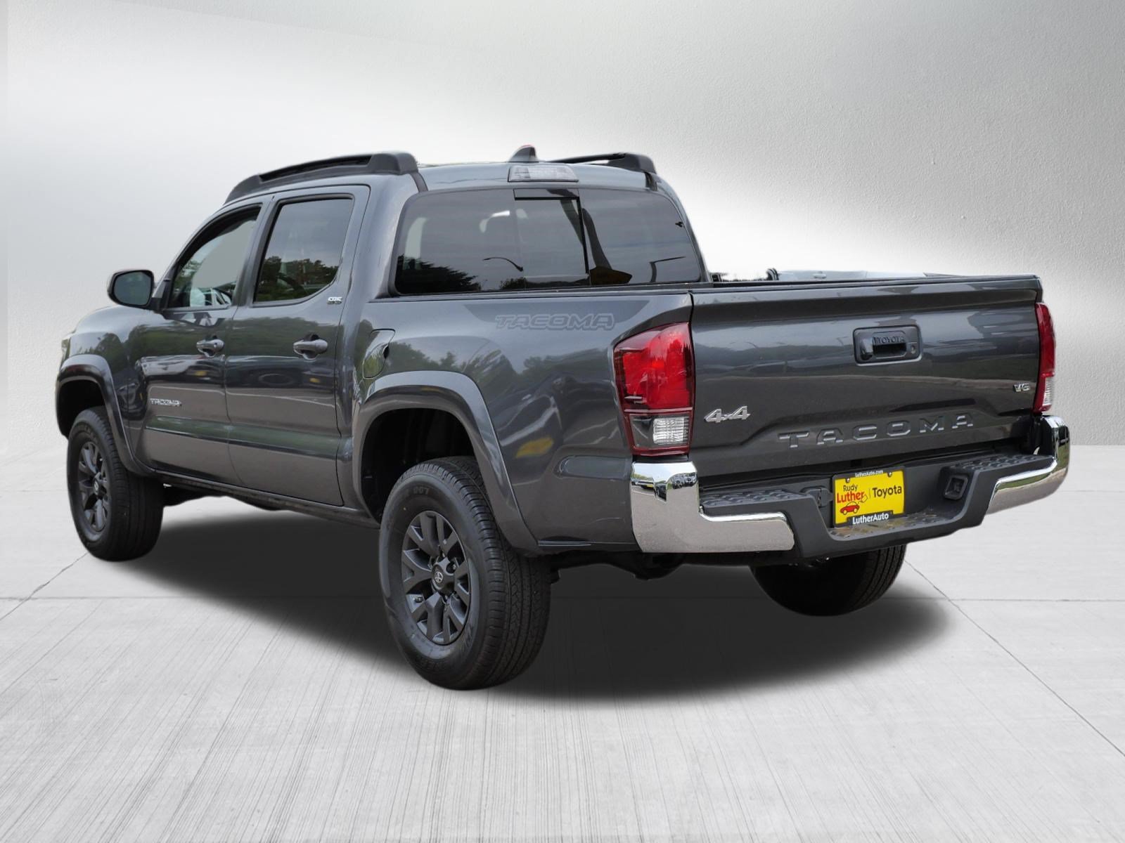 Certified 2020 Toyota Tacoma SR5 AWD/4WD image 6