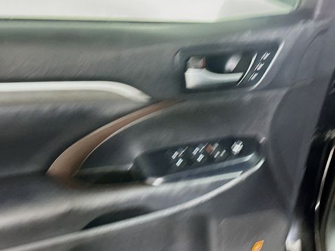 Used 2019 Toyota Highlander Limited image 15