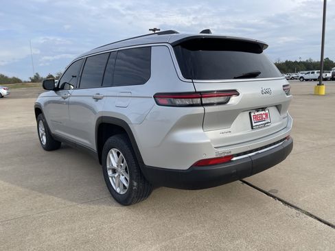 Used 2023 Jeep Grand Cherokee L Laredo image 6