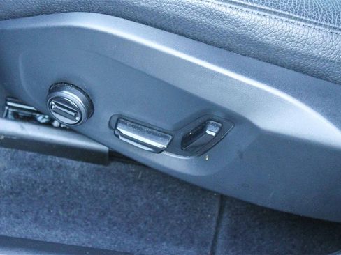 Used 2025 Volvo XC60 B5 Plus image 22