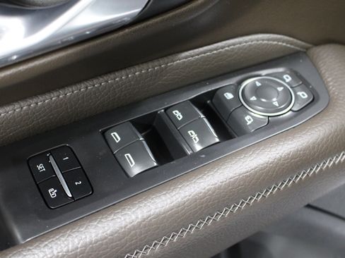 Used 2023 GMC Yukon XL Denali AWD/4WD image 7