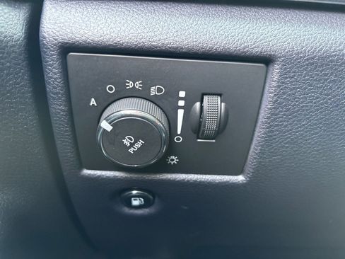 Used 2017 Jeep Grand Cherokee Overland w/ Jeep Active Safety Group image 28