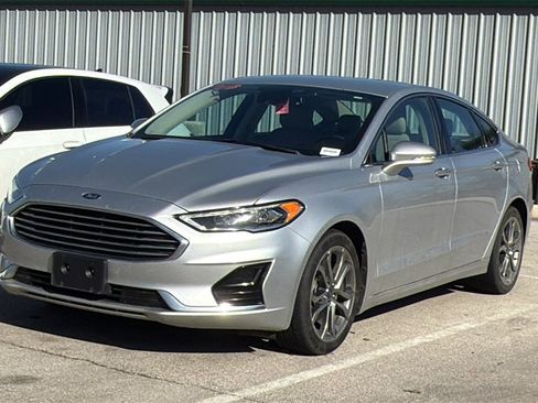 Used 2019 Ford Fusion SEL image 15