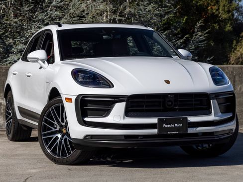 Certified 2025 Porsche Macan AWD/4WD image 6