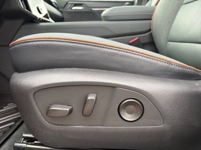 Used 2026 GMC Acadia AT4 w/ Luxury Package AWD/4WD image 27