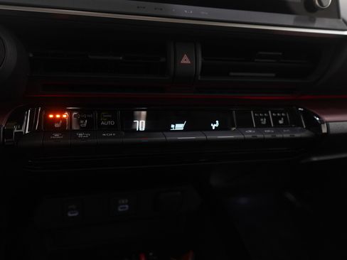 Used 2025 Toyota Prius Plug-In Hybrid image 23