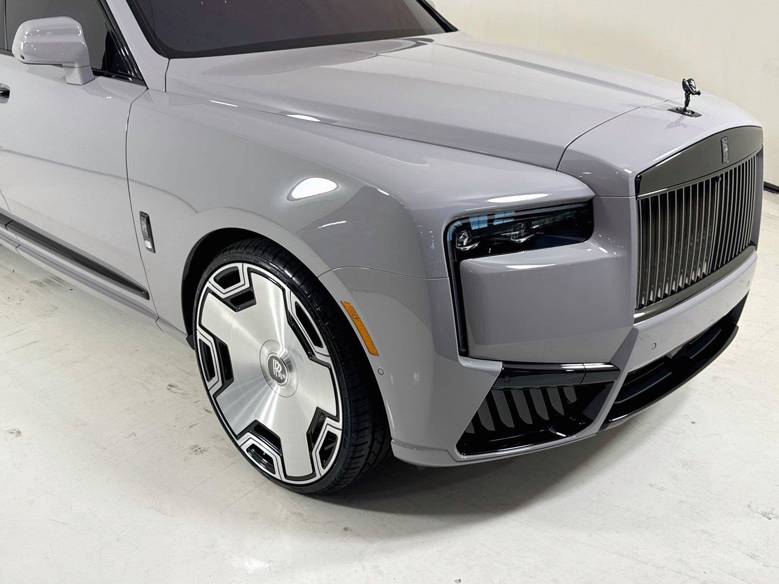 Used 2025 Rolls-Royce Cullinan Black Badge AWD/4WD image 38
