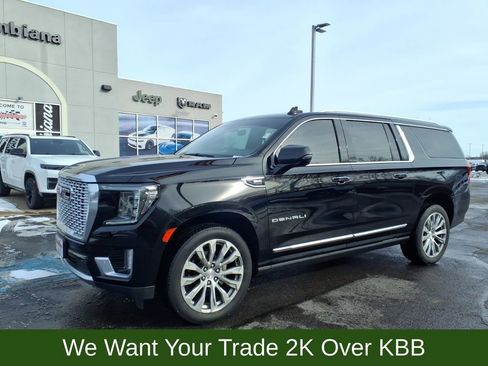 Used 2022 GMC Yukon XL Denali w/ Denali Premium Package image 2