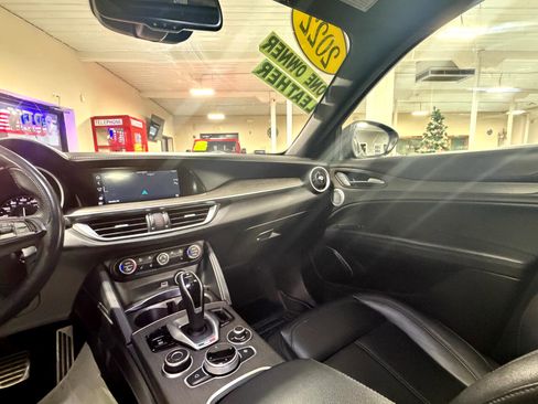 Used 2022 Alfa Romeo Stelvio Ti image 13