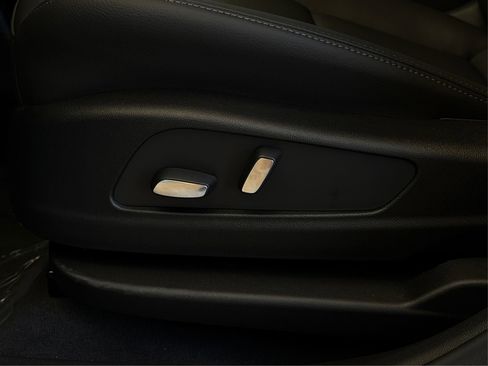 New 2025 Cadillac XT6 Luxury image 31