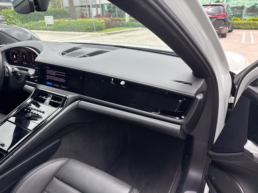 Certified 2025 Porsche Panamera RWD image 24