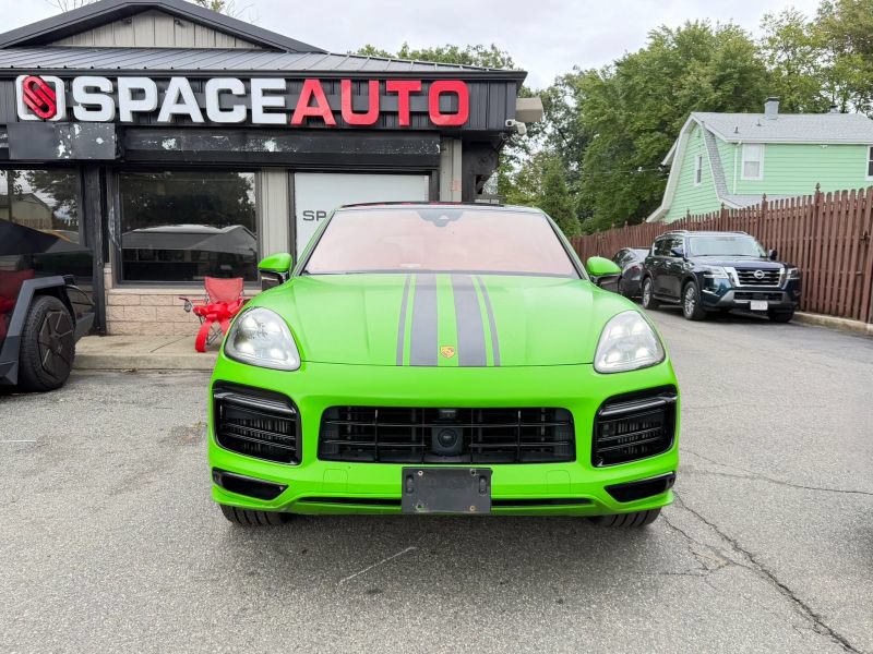 Used 2023 Porsche Cayenne GTS AWD/4WD image 2