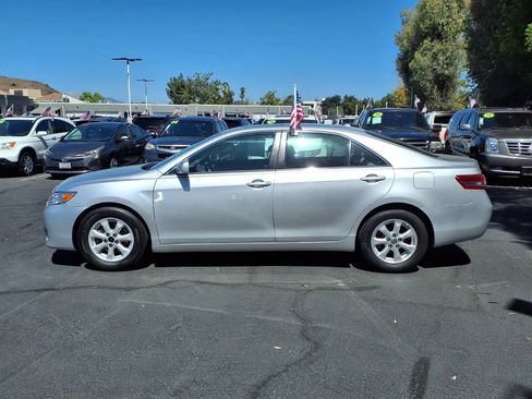 Used 2010 Toyota Camry LE FWD image 4