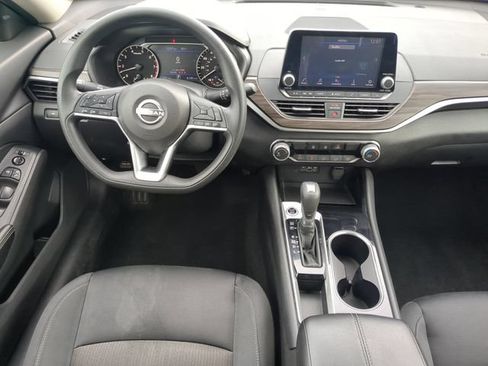 Used 2024 Nissan Altima 2.5 SV FWD image 16