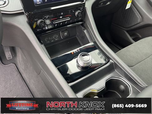 New 2025 Jeep Grand Cherokee L Altitude image 11