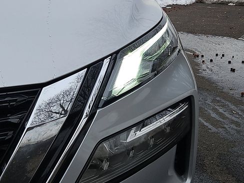 Certified 2023 Nissan Rogue SV image 9