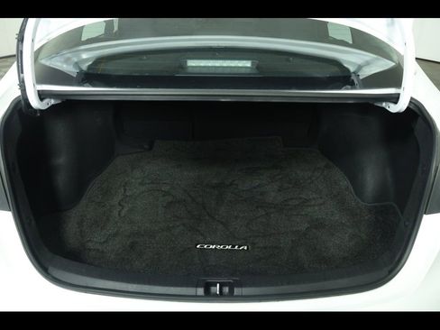 Used 2025 Toyota Corolla LE image 7