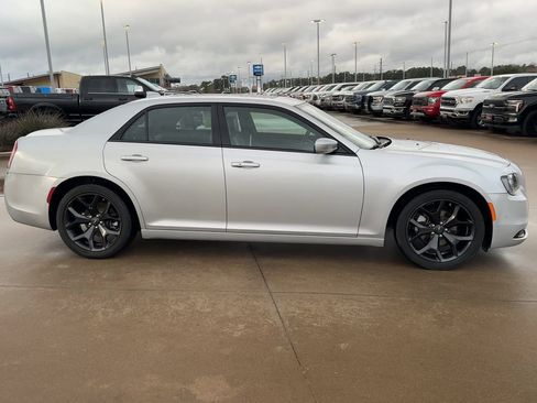 Used 2023 Chrysler 300 S image 9