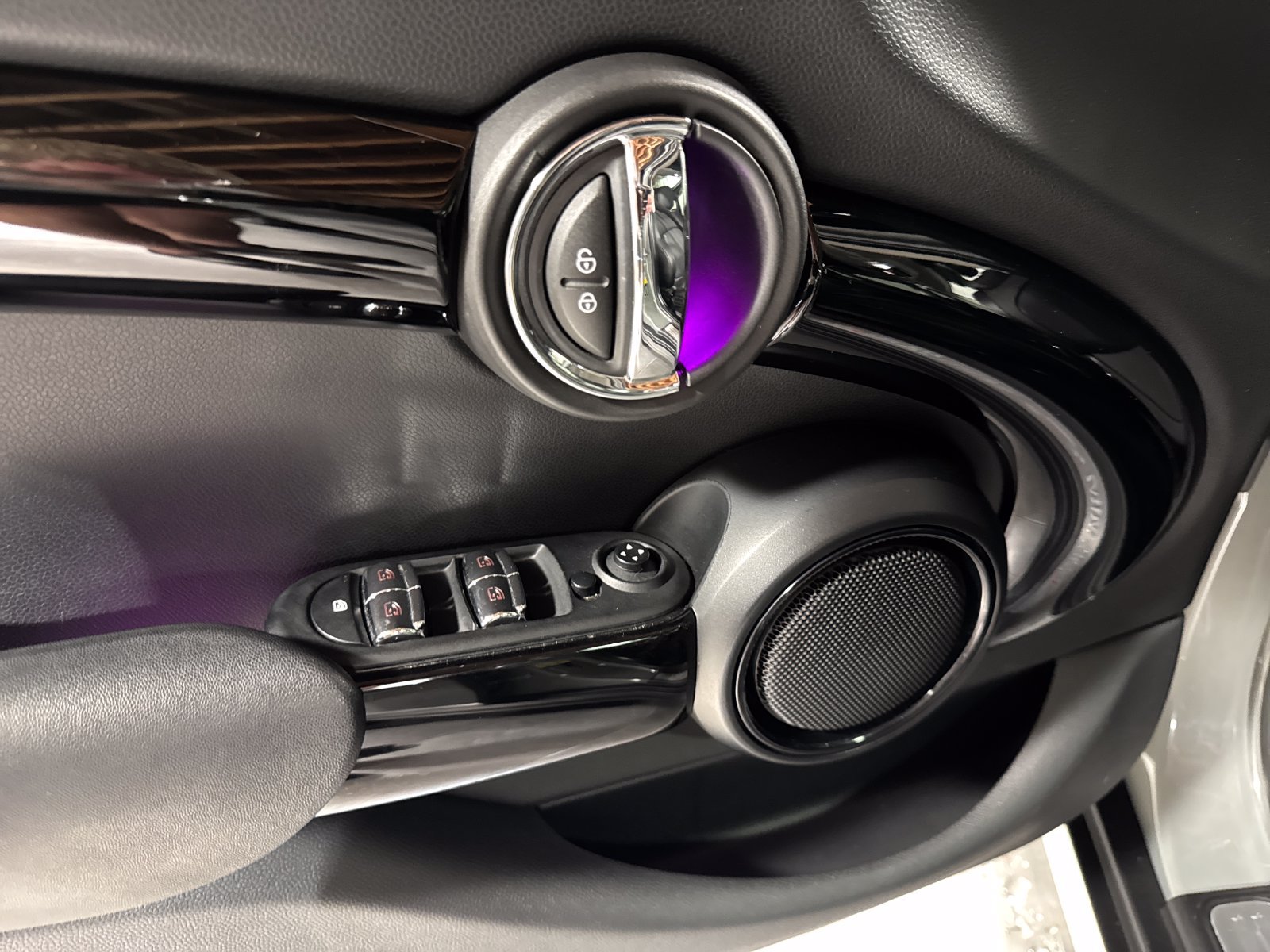 Used 2019 MINI Cooper S w/ Signature Upholstery Package FWD image 16