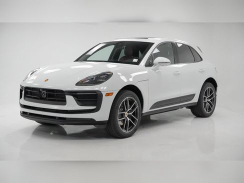 Used 2025 Porsche Macan image 1