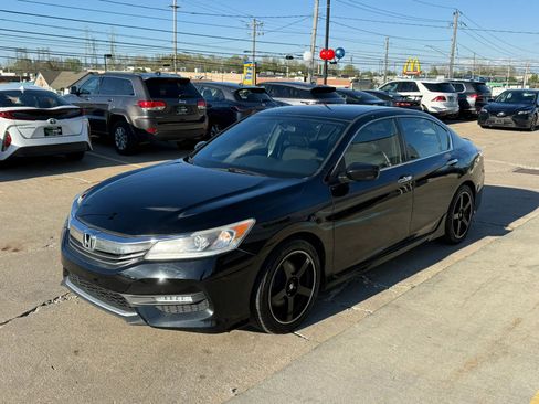 Used 2017 Honda Accord Sport image 5
