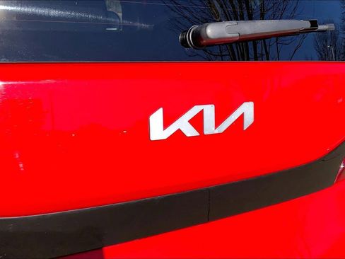 Used 2022 Kia Soul LX image 9