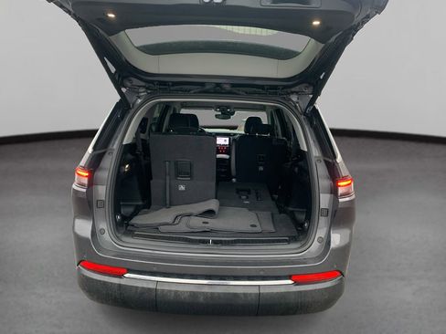 Used 2022 Jeep Grand Cherokee L Limited image 11