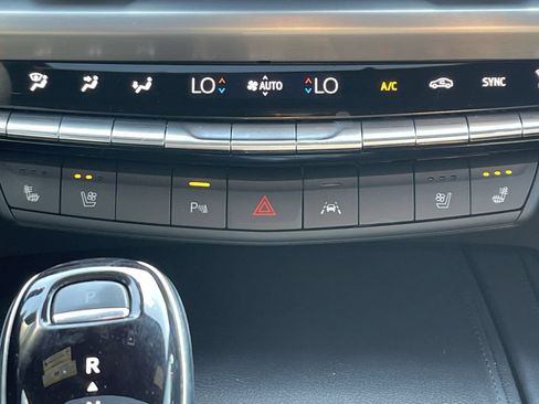 Used 2024 Cadillac XT4 Sport AWD/4WD image 38