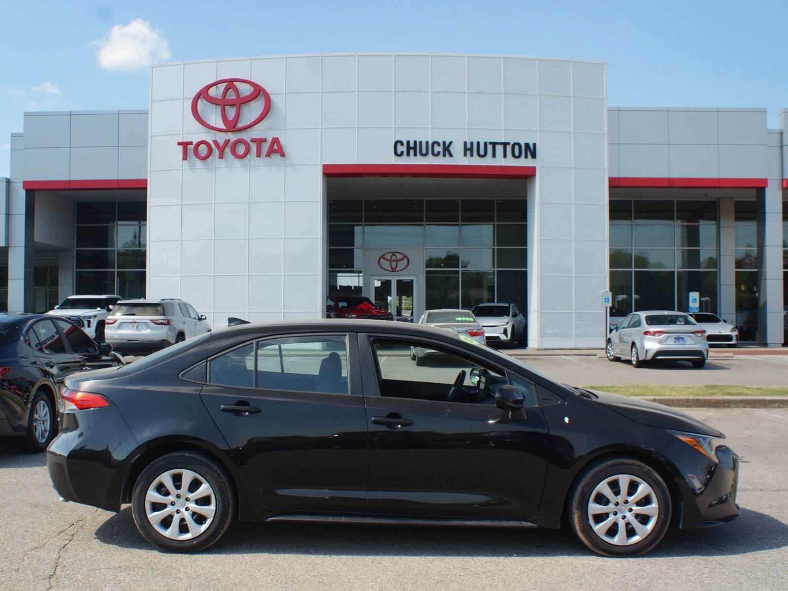 Used 2024 Toyota Corolla LE FWD image 1
