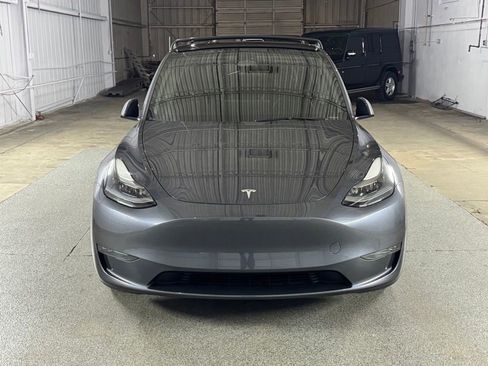 Used 2023 Tesla Model Y Performance image 2