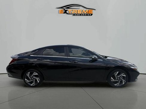 Used 2025 Hyundai Elantra SEL w/ Cargo Package FWD image 7