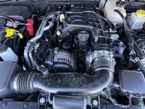 Used 2023 Jeep Gladiator Sport image 5