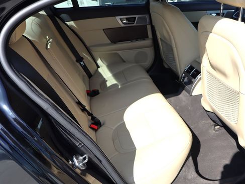Used 2013 Jaguar XF RWD image 21