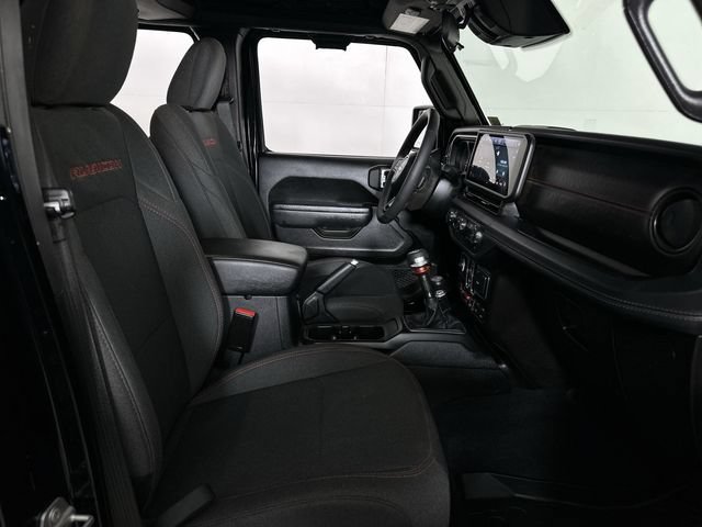 Used 2025 Jeep Wrangler Unlimited Rubicon w/ Convenience Group AWD/4WD image 29