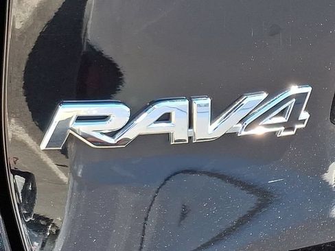 Used 2024 Toyota RAV4 XLE AWD/4WD image 9