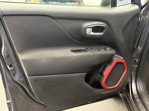 Used 2019 Jeep Renegade Sport image 6