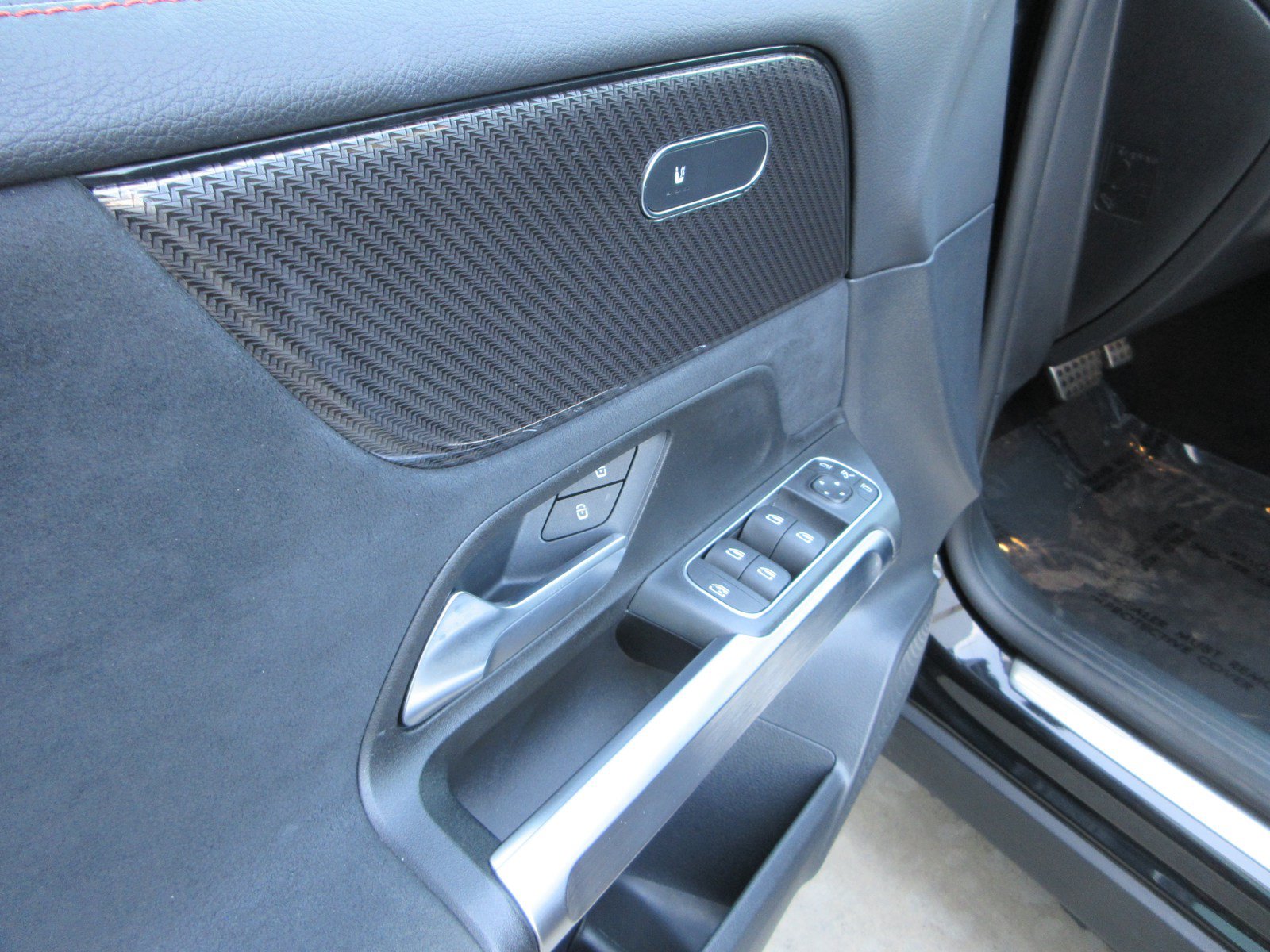 Used 2022 Mercedes-Benz GLB 250 4MATIC image 30