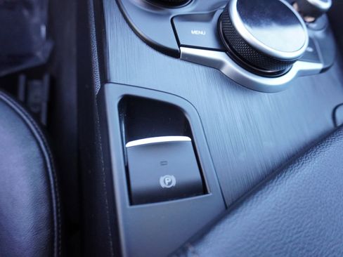Used 2017 Alfa Romeo Giulia AWD image 18