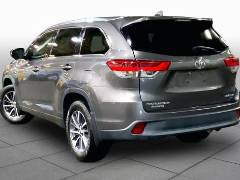 Used 2018 Toyota Highlander XLE AWD/4WD image 12