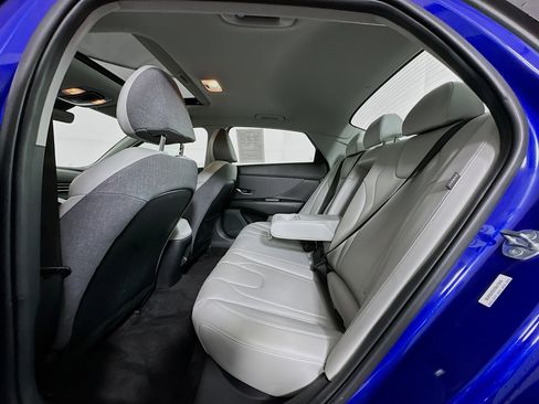 Used 2025 Hyundai Elantra Limited FWD image 28