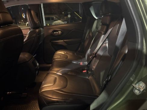 Used 2019 Jeep Cherokee Latitude Plus w/ Comfort/Convenience Group image 30