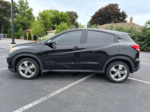 Used 2018 Honda HR-V LX image 2