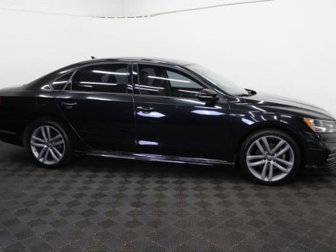 Used 2018 Volkswagen Passat 2.0T R-Line FWD image 3