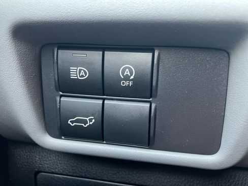 Used 2023 Toyota Highlander XLE AWD/4WD image 13