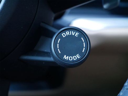 Used 2025 Porsche Cayenne image 20